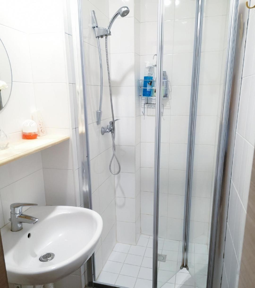 A Private Room For Backpacker Share Bathroom Bruksela Zewnętrze zdjęcie